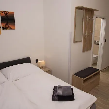 Apartment Continents Nearby Main Train And Bus Station Prague Exterior photo